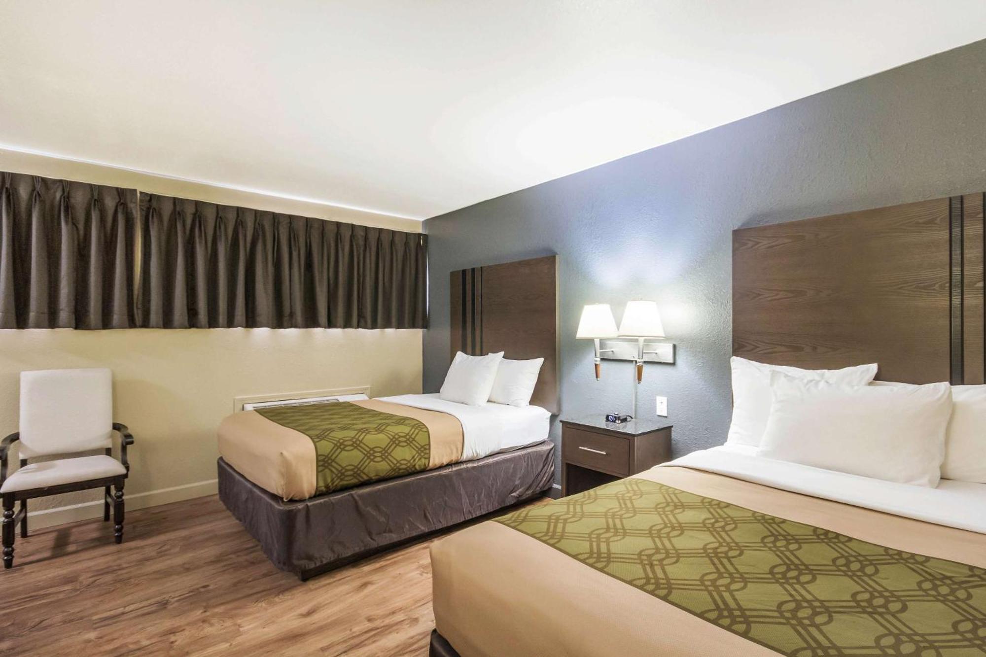 Econo & I-35 At Shawnee Mission Hotel 2*