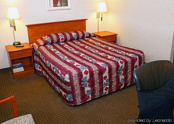 Hotel Econo & I-35 At Shawnee Mission Overland Park