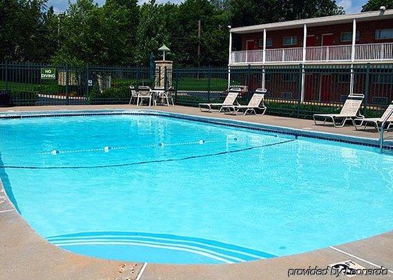 Econo & I-35 At Shawnee Mission Hotel 2*