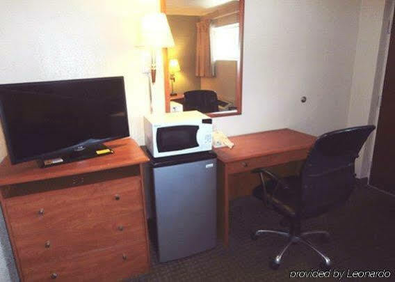 Hotel Econo & I-35 At Shawnee Mission 2*