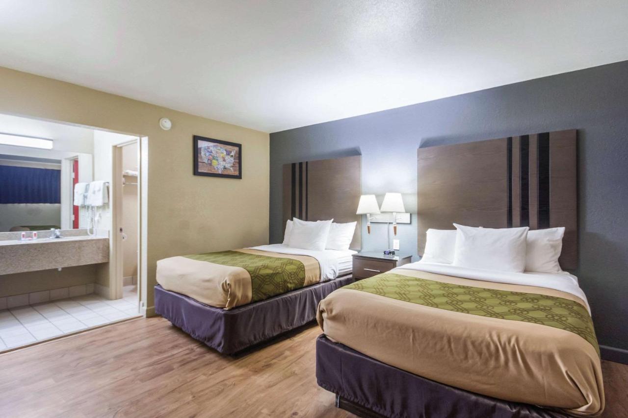 Hotel Econo & I-35 At Shawnee Mission Overland Park